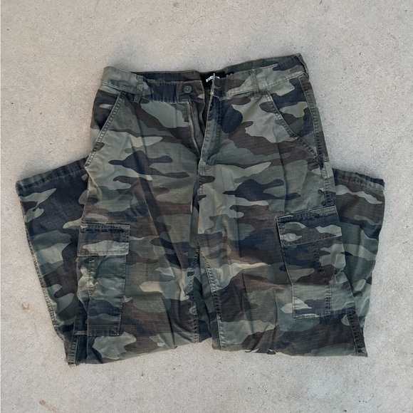 RSQ Other - RSQ Men's Green Camouflage Cargo Pants